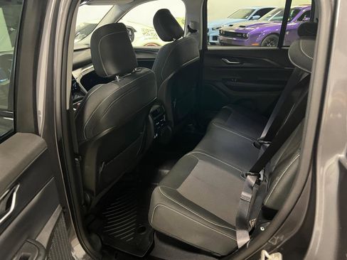 Used 2023 Jeep Grand Cherokee Laredo image 27