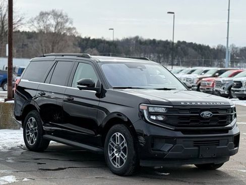 Used 2025 Ford Expedition Active image 43