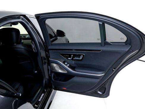 Used 2022 Mercedes-Benz S 580 4MATIC Sedan w/ AMG Line Package image 23