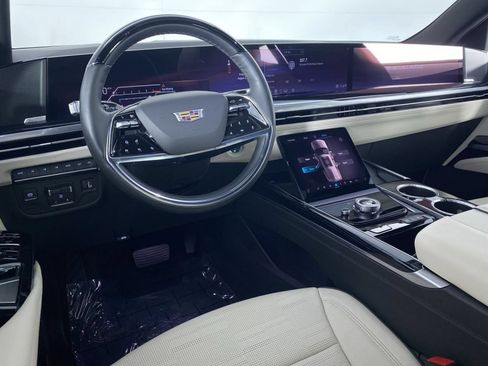 Used 2025 Cadillac Escalade Sport w/ Touring Package AWD/4WD image 2