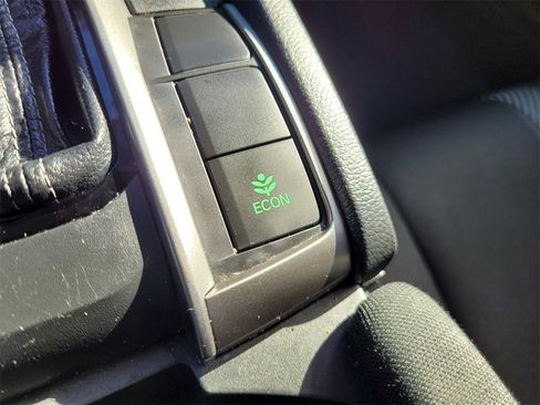 Used 2019 Honda Civic Sport image 17