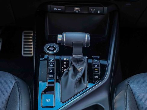 Certified 2025 Kia Niro SX Touring image 13