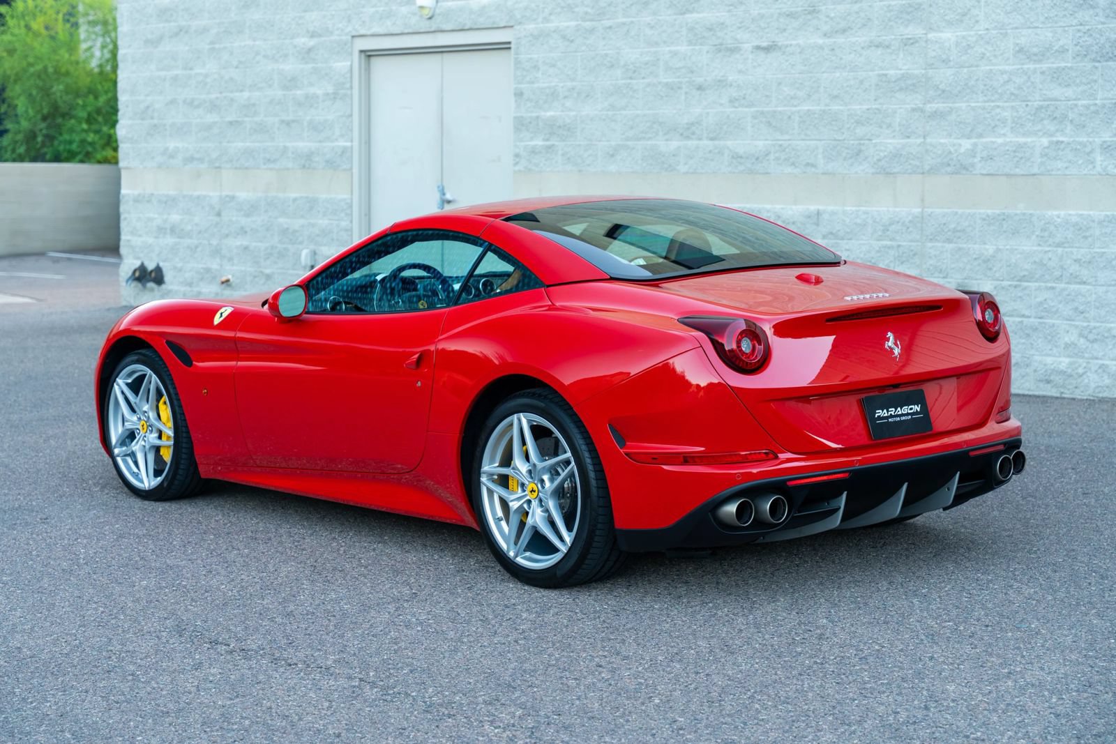 Used 2015 Ferrari California T RWD image 4