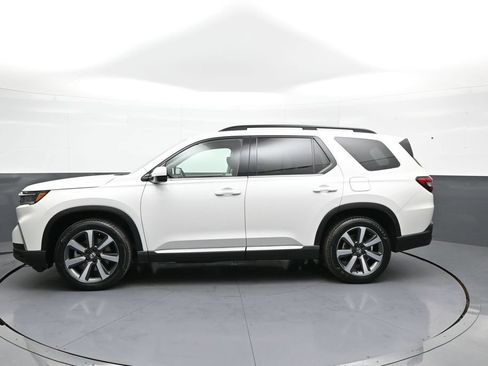 Used 2024 Honda Pilot Touring image 9