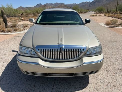 Used 2008 Lincoln Town Car Signature Limited image 9