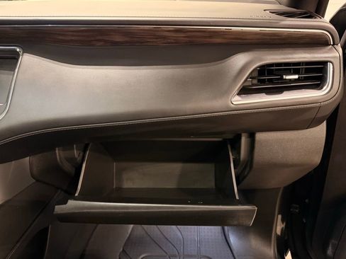 Used 2022 Chevrolet Suburban LT w/ Luxury Package image 31