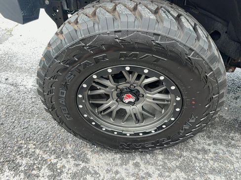 Used 2020 Jeep Wrangler Unlimited Sahara w/ Uconnect 4C Nav & Sound Group AWD/4WD image 4