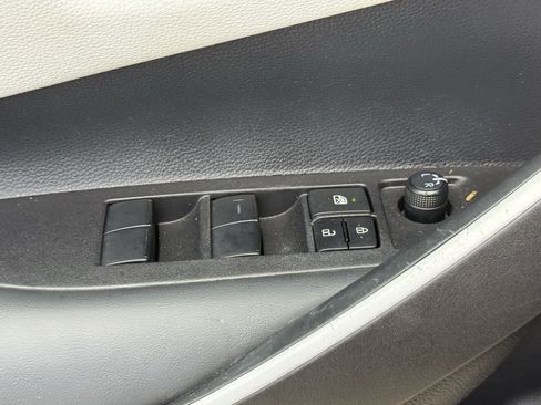 Used 2025 Toyota Corolla SE FWD image 28