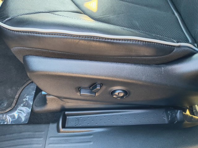 Used 2025 Chrysler Pacifica Limited w/ Uconnect Theater Family Group FWD image 18