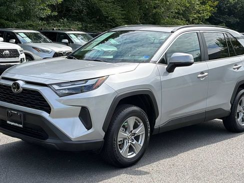 Used 2025 Toyota RAV4 XLE w/ Convenience Package AWD/4WD image 2