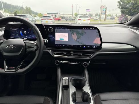 Used 2025 Chevrolet Equinox EV RS w/ LPO, All-Weather Mat Package FWD image 21