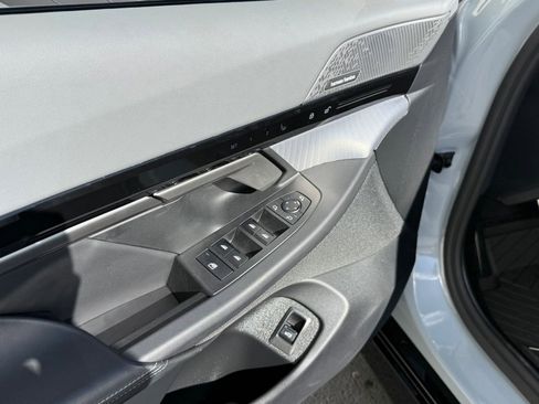 Used 2025 BMW 530i 530i w/ M Sport Package image 21