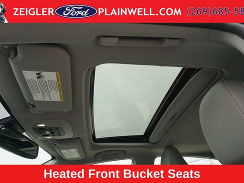 Used 2022 Toyota Camry SE w/ Cold Weather Package FWD image 17