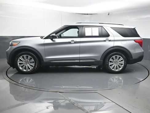 Used 2022 Ford Explorer Limited w/ Equipment Group 301A image 5