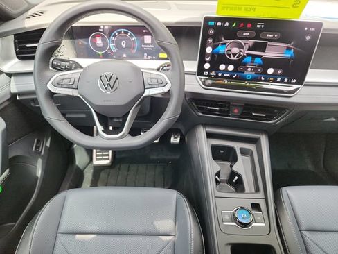 New 2026 Volkswagen Tiguan SE R-Line AWD/4WD image 22