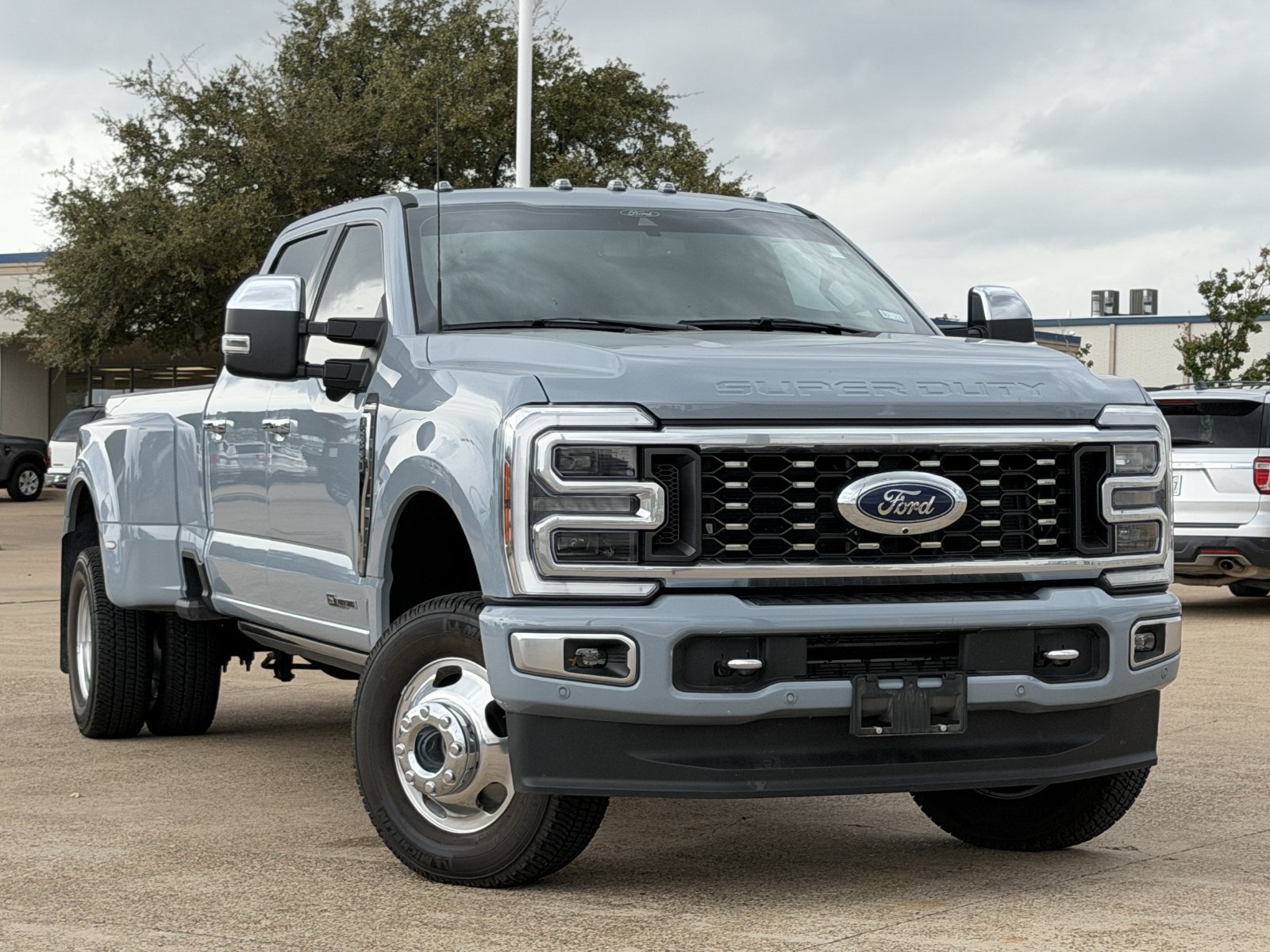 Used 2024 Ford F350 Platinum AWD/4WD image 2