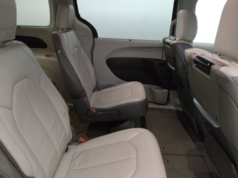 Used 2017 Chrysler Pacifica Touring-L Plus w/ Advanced Safetytec Group FWD image 19