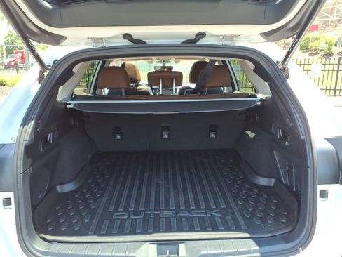 Certified 2022 Subaru Outback Touring AWD/4WD image 13