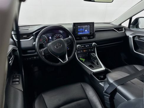 Certified 2020 Toyota RAV4 XLE Premium image 20