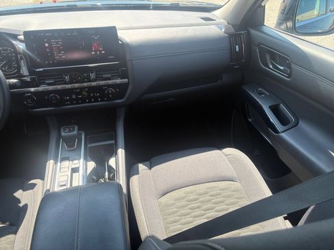 Used 2026 Nissan Pathfinder SV FWD image 31