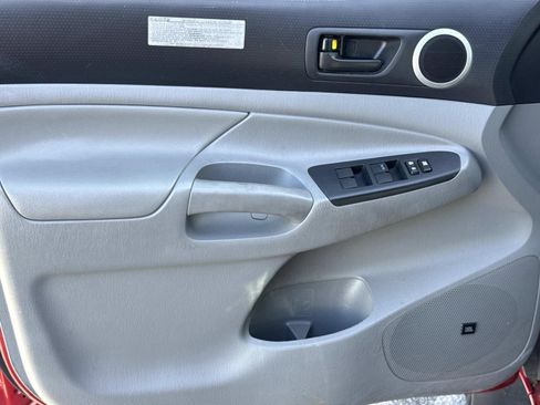 Used 2012 Toyota Tacoma TRD Off-Road image 22