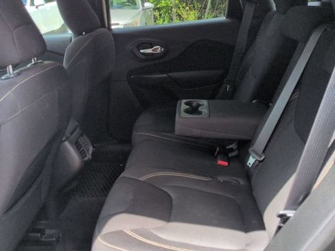 Used 2016 Jeep Cherokee Latitude w/ Cold Weather Group AWD/4WD image 22