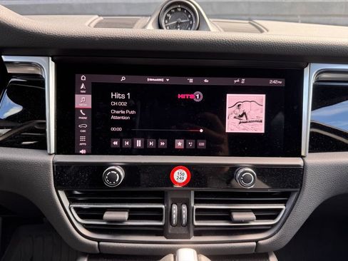 Certified 2023 Porsche Macan S AWD/4WD image 26