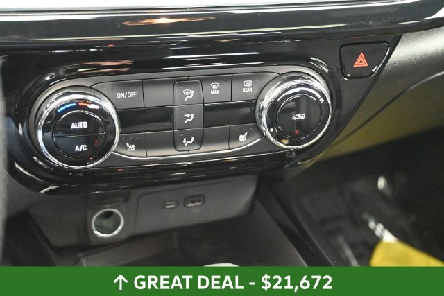 Used 2024 Chevrolet Trax RS w/ Sunroof Package FWD image 26