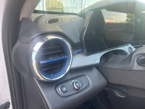 Used 2025 Chevrolet Trax LT FWD image 10