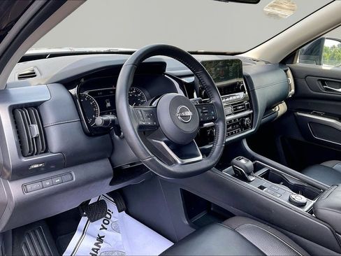 Used 2023 Nissan Pathfinder SL AWD/4WD image 19