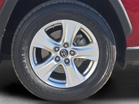Used 2019 Toyota RAV4 XLE image 11
