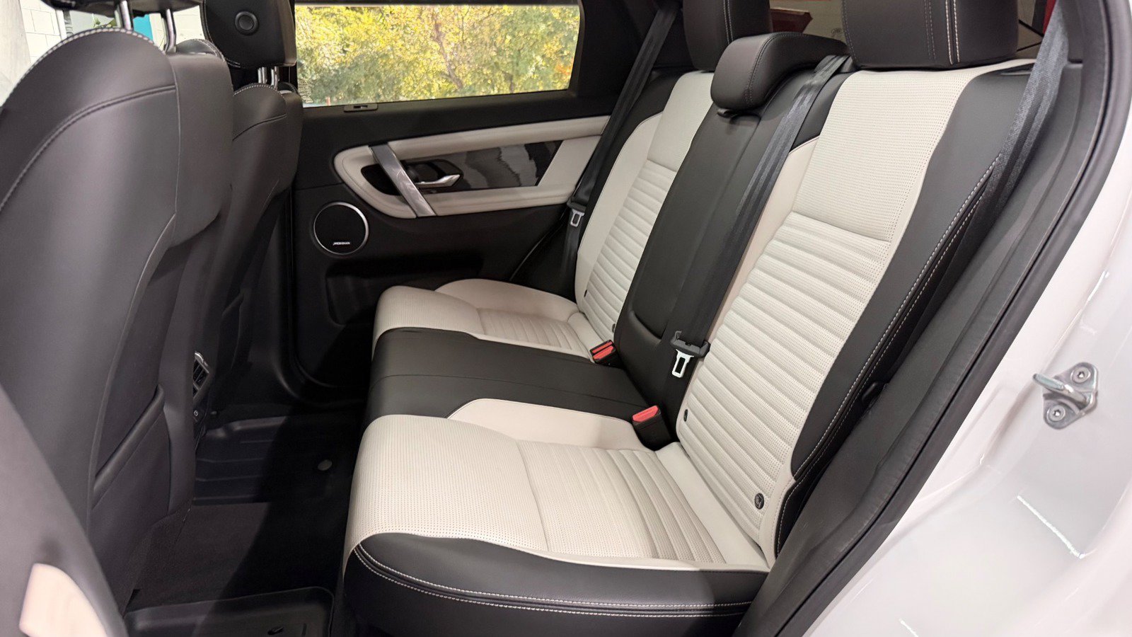 Used 2023 Land Rover Discovery Sport SE R-Dynamic AWD/4WD image 31