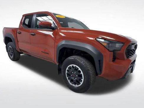 Used 2025 Toyota Tacoma TRD Off-Road AWD/4WD image 2
