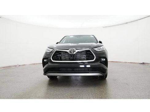 New 2026 Toyota Highlander Platinum image 31