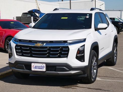 Used 2025 Chevrolet Equinox LT w/ Convenience Package II AWD/4WD image 3