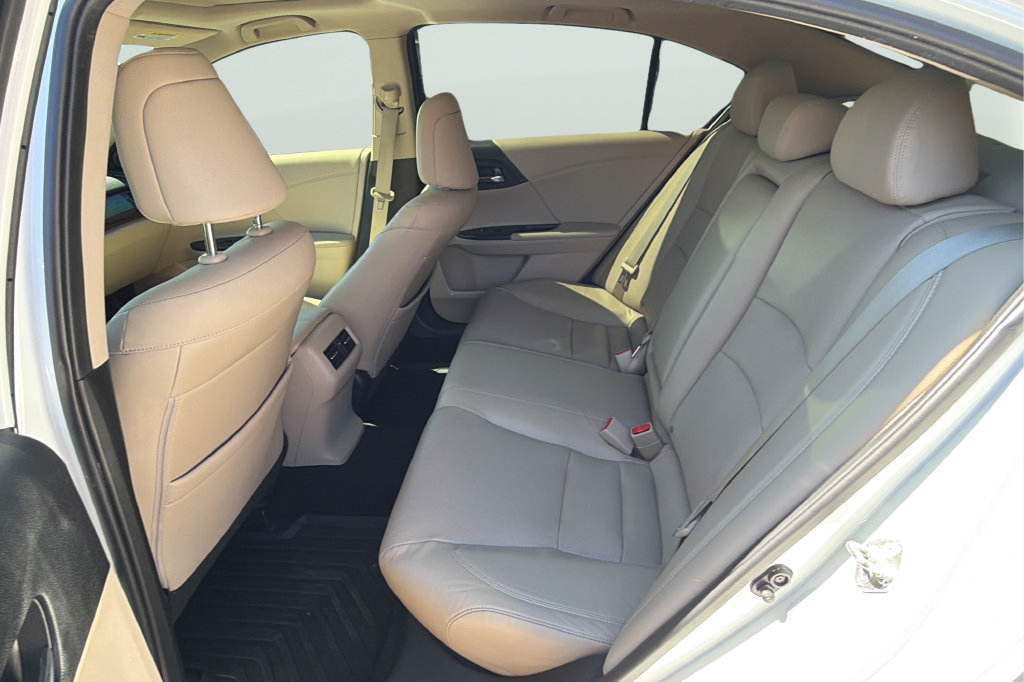 Used 2017 Honda Accord Touring image 32