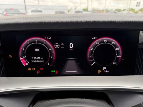 Used 2025 Volkswagen Tiguan SE R-Line image 10