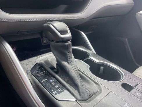 Used 2021 Toyota Highlander XLE FWD image 10