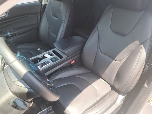 Used 2021 Ford Edge Titanium AWD/4WD image 15