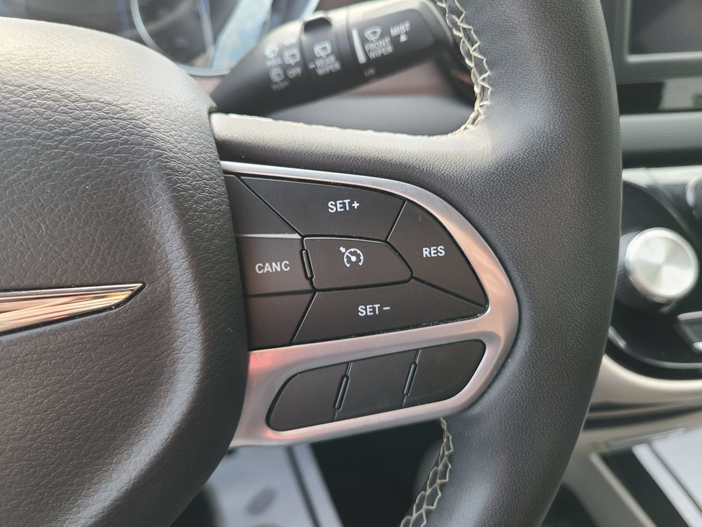 Used 2023 Chrysler Voyager LX FWD image 27