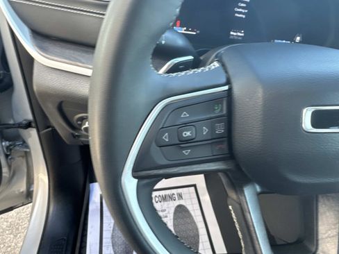 Used 2023 Jeep Grand Cherokee L Limited image 22