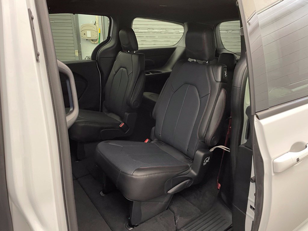 New 2027 Chrysler Pacifica Select FWD image 17
