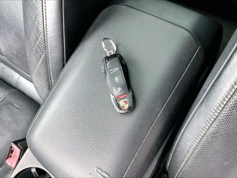 Used 2015 Porsche Macan S image 9