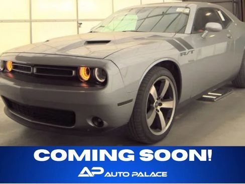 Used 2017 Dodge Challenger R/T RWD image 1
