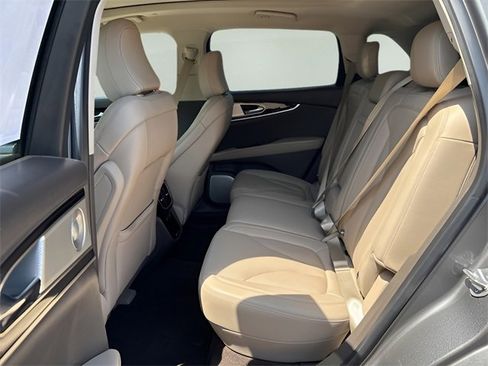 Used 2022 Lincoln Nautilus Reserve w/ Equipment Group 202A image 19