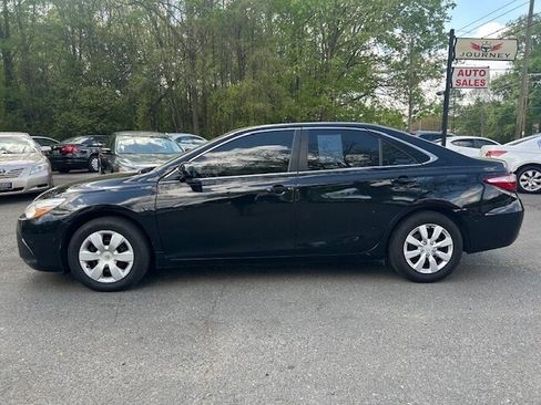 Used 2015 Toyota Camry LE FWD image 20