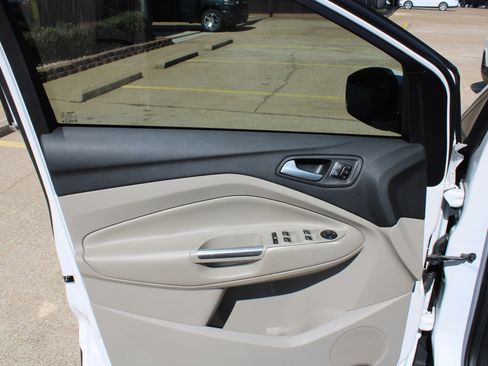 Used 2019 Ford Escape Titanium image 17