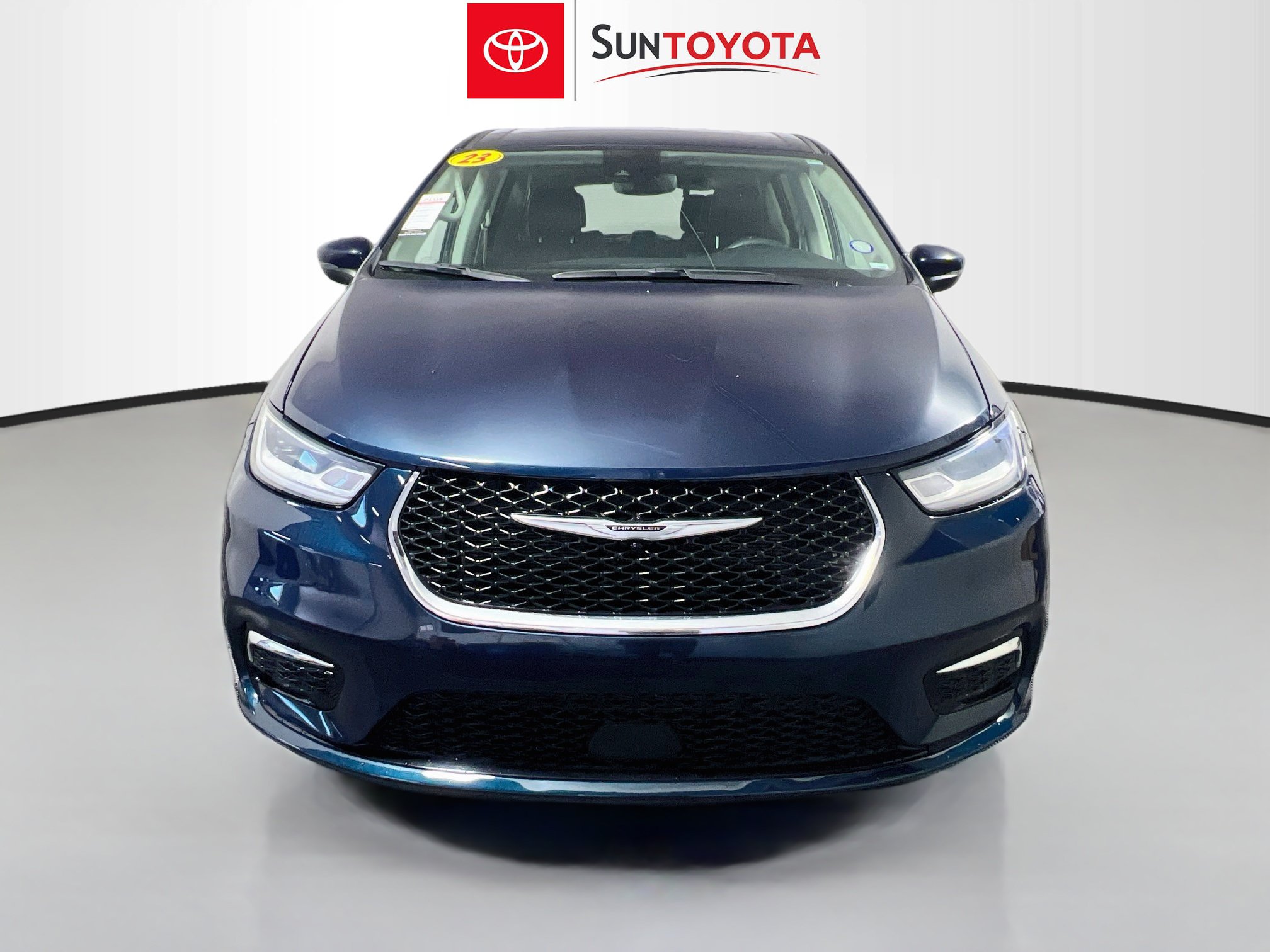 Used 2023 Chrysler Pacifica Touring-L FWD image 10