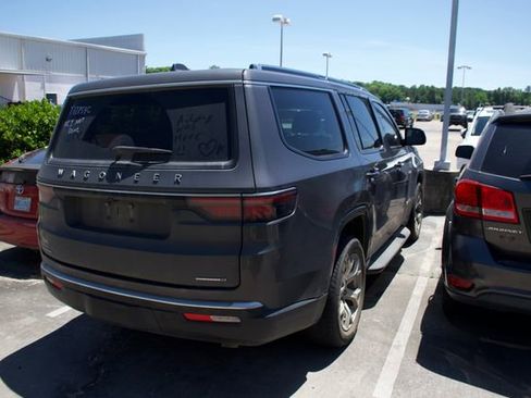 Used 2022 Jeep Wagoneer Series II AWD/4WD image 2