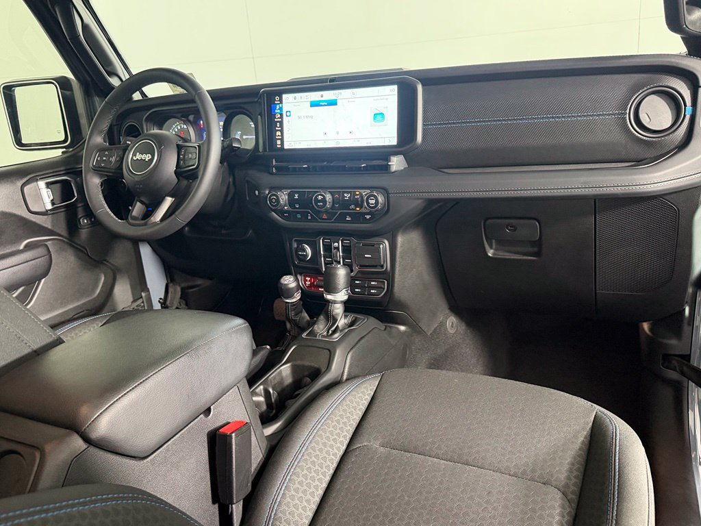 Used 2025 Jeep Wrangler Unlimited Rubicon 4xe AWD/4WD image 15